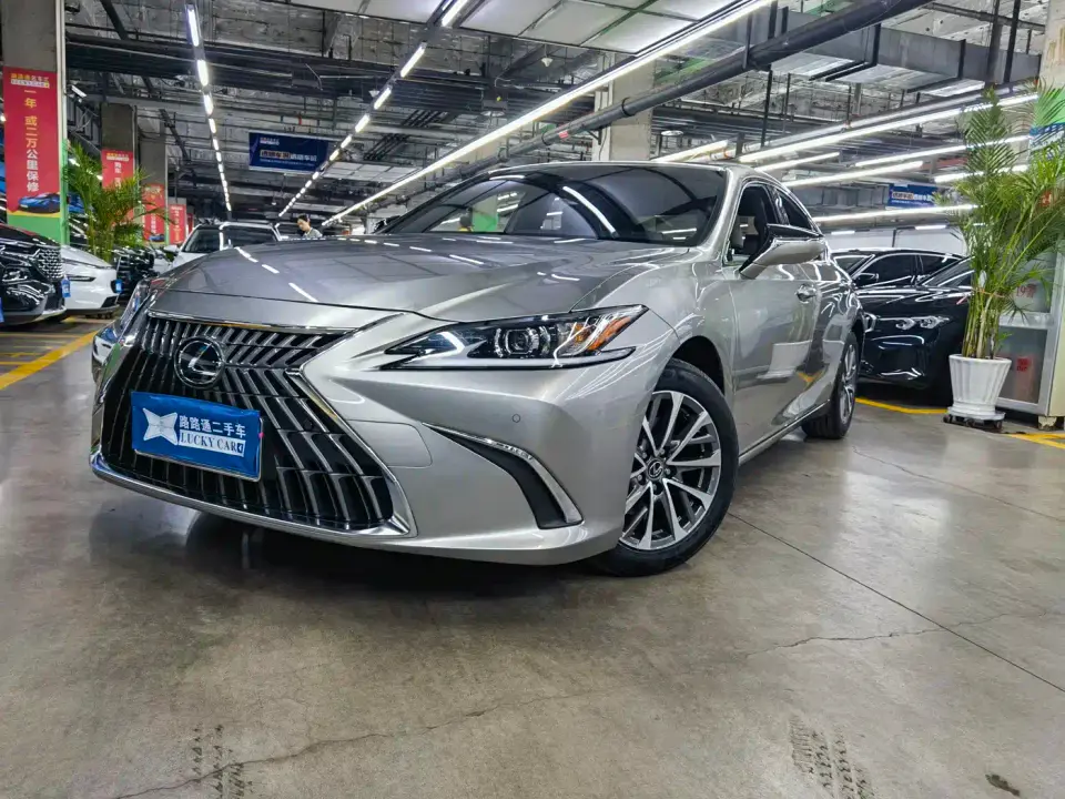 Lexus ES 200 Excellence Edition 2024