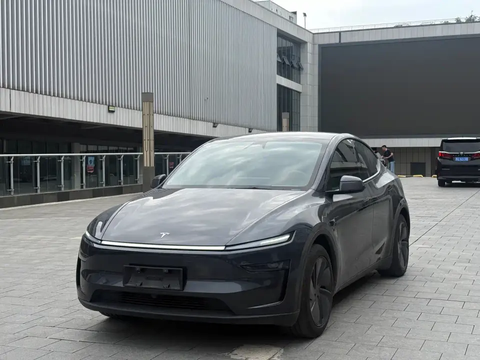 Tesla Model Y Rear-Wheel Drive 2025