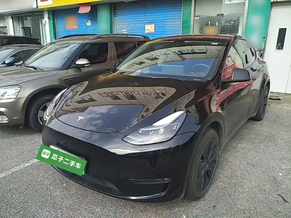 Tesla Model Y Long Range All-Wheel Drive Edition 2024