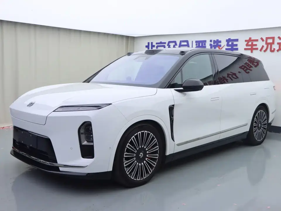 NIO ES8 Base Model 7-Seater 2025