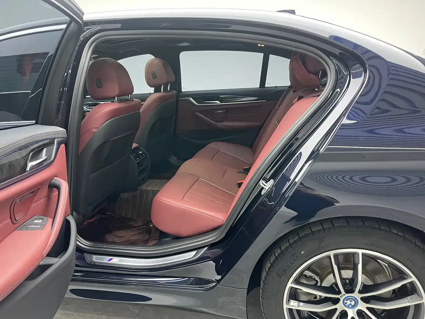 BMW 5 Series New Energy 535Le M Sport Package 2022 — фото 17