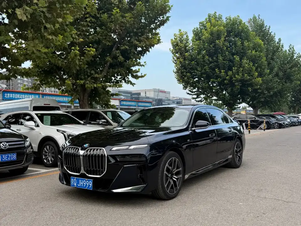 BMW 7 Series Model 735Li M Sport Package 2025