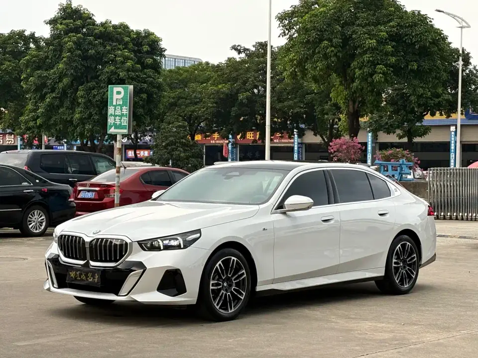 BMW 5 Series 530Li Leading M Sport Package 2025