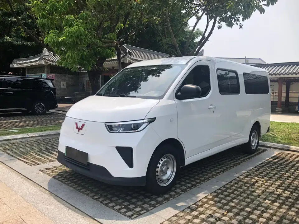 Wuling Motors Wuling Yangguang Model 330km Passenger Van Comfort Version 2026