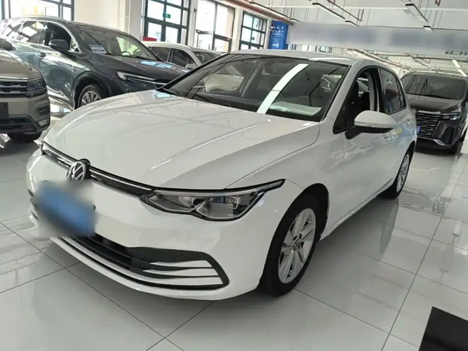 Volkswagen Golf Model 200TSI DSG 2023