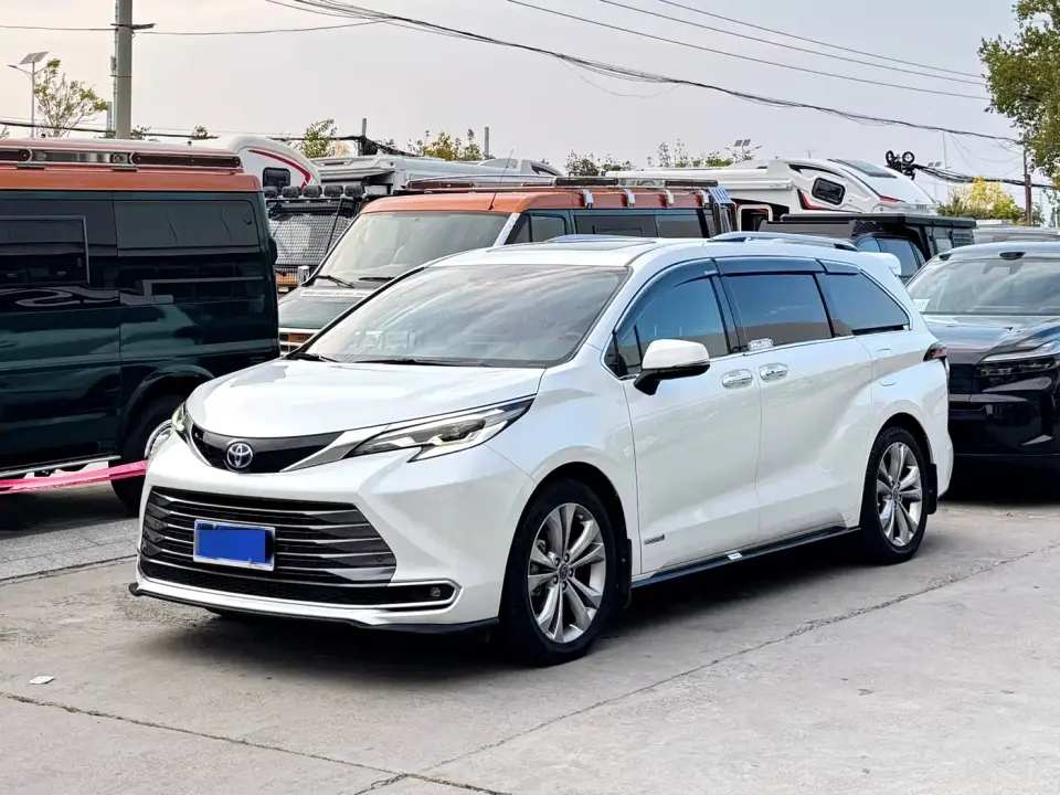 Toyota Sienna 2.5L Hybrid Ultimate Edition 2023