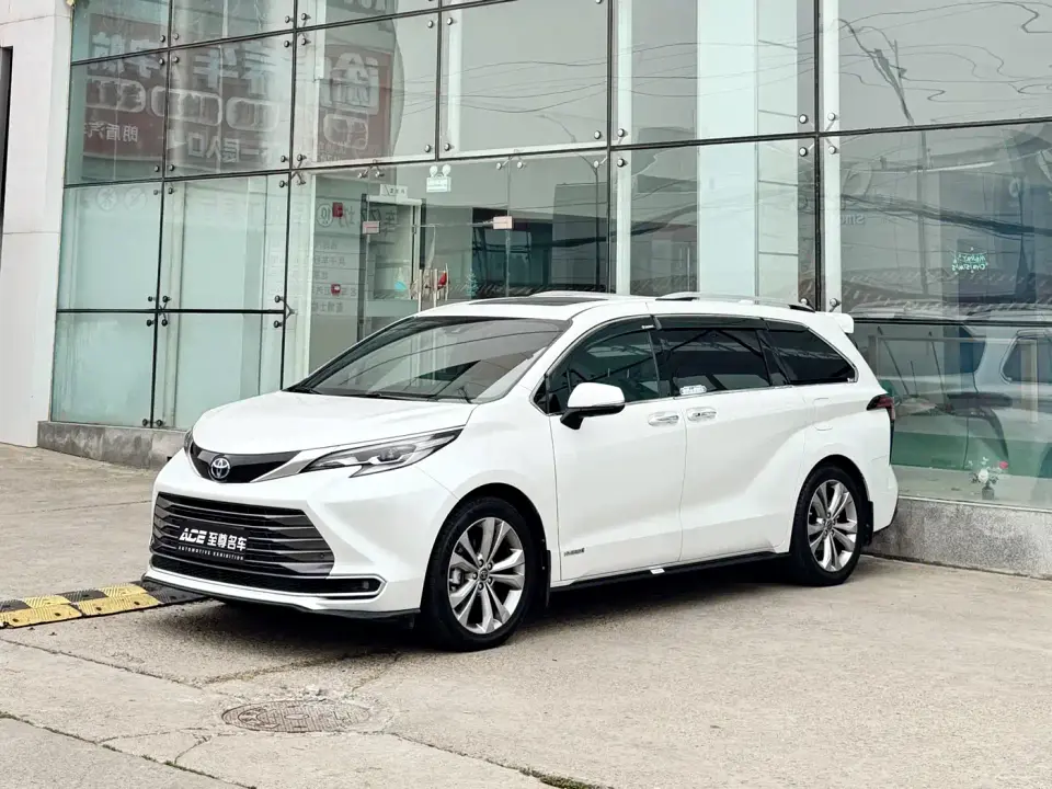 Toyota Sienna 2.5L Hybrid Ultimate Edition 2023