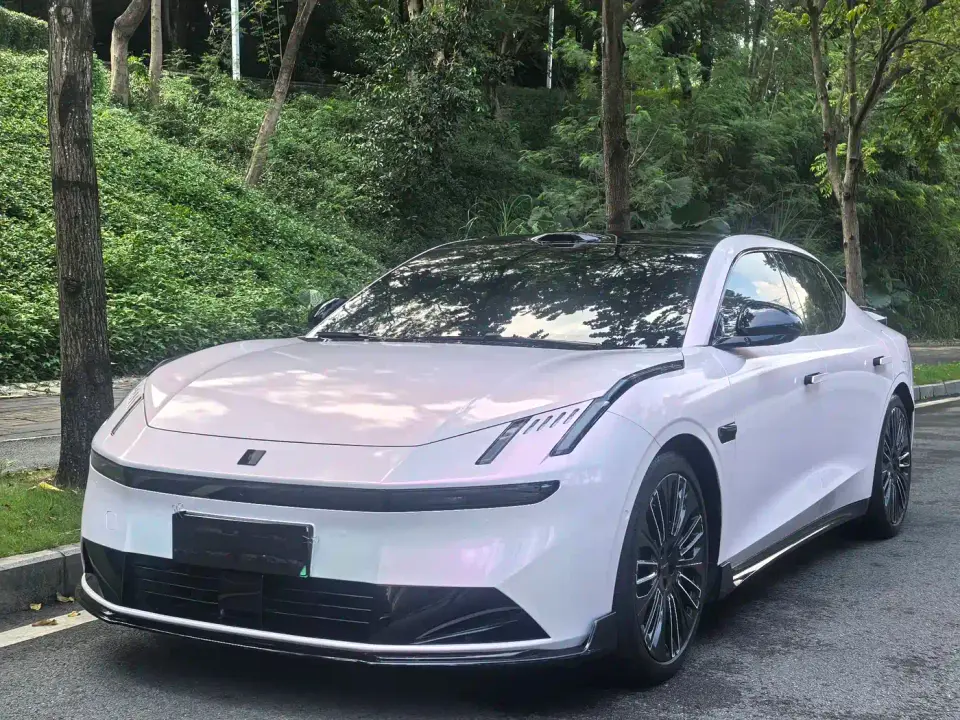 Lynk & Co 10 EM-P 240km Base 2025