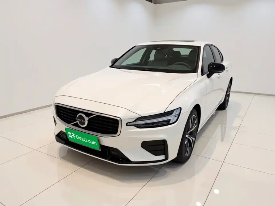 Volvo S60 T4 Momentum Sport Edition 2020