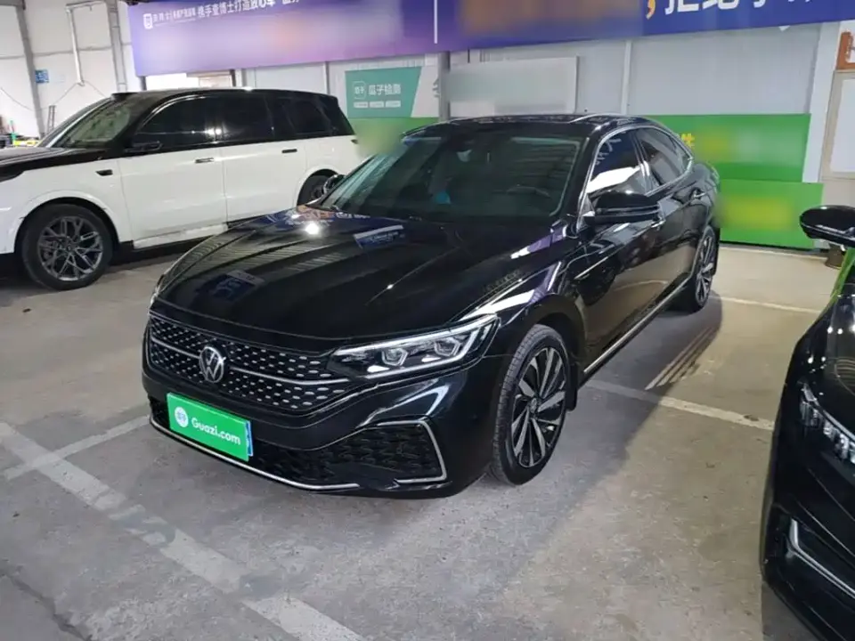 Volkswagen Passat 330TSI Starlight Luxury Edition 2022