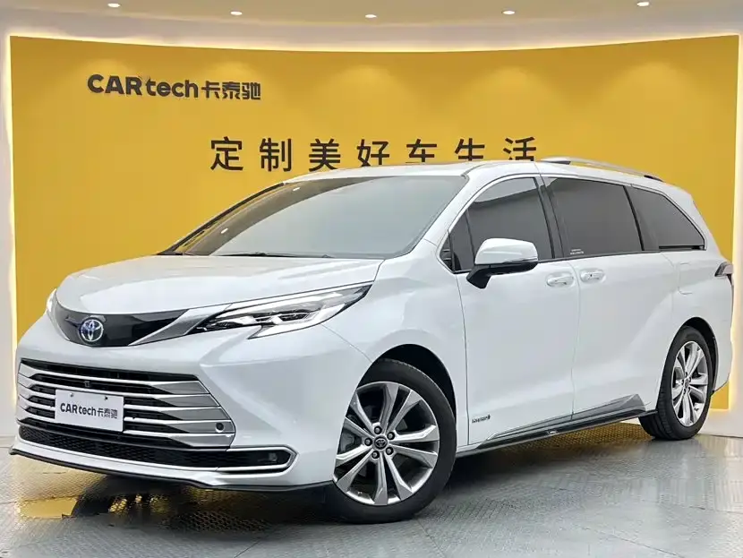 Toyota Sienna 2.5L Hybrid Platinum Edition 2024
