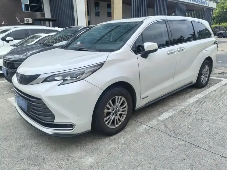 Toyota Sienna 2.5L Hybrid Premium Edition 2022