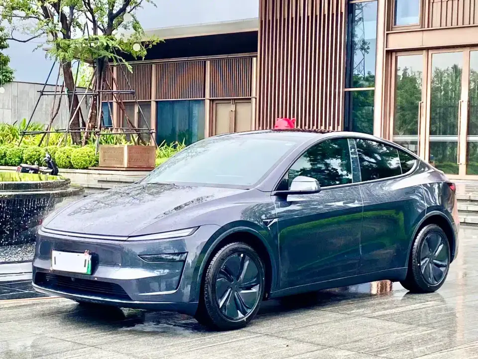 Tesla Model Y Rear-Wheel Drive 2025