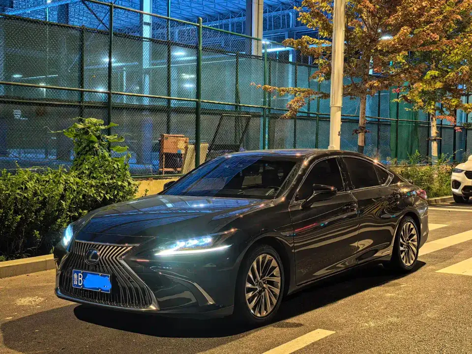 Lexus ES Model 300h Executive Edition 2020