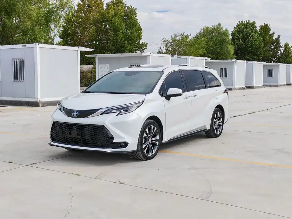 Toyota Sienna 2.5L Hybrid Platinum Edition 2022