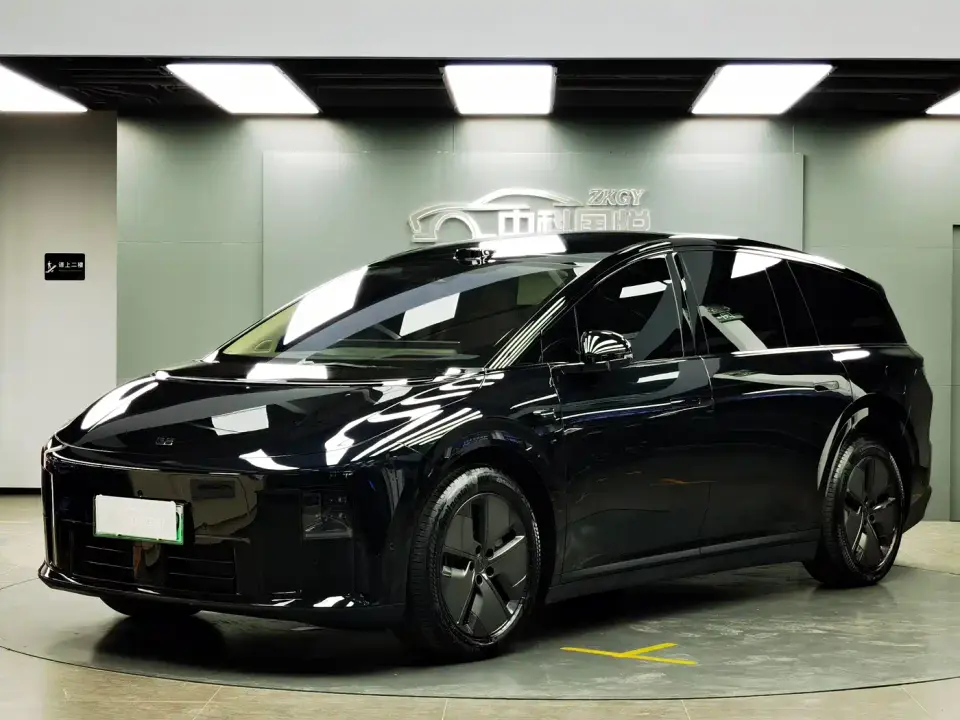 Li Auto Li i8 Standard Edition 2025