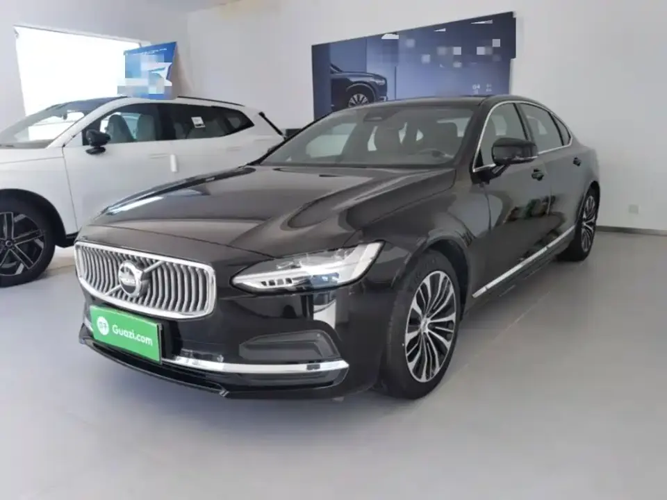 Volvo S90 B5 Momentum Luxury Edition 2024