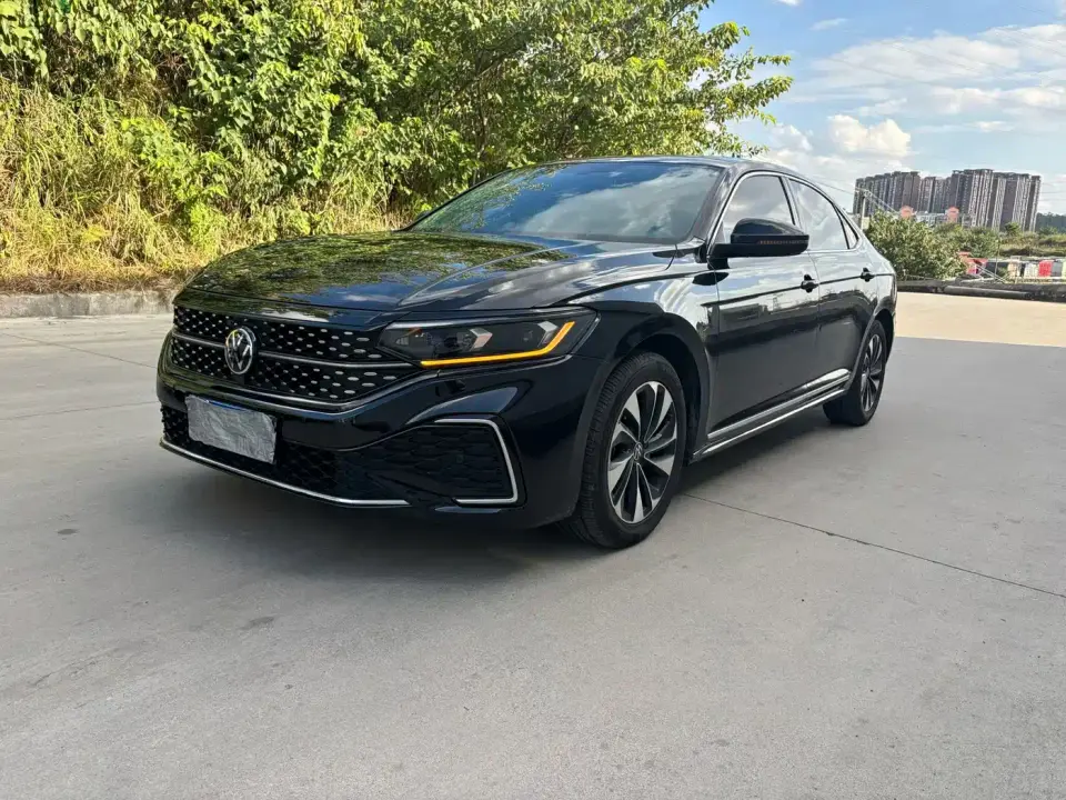 Volkswagen Passat 330TSI Starlight Elite Edition 2022