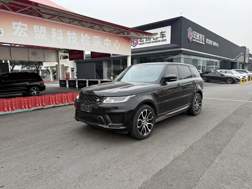 Land Rover Range Rover Sport 3.0 L6 Gloss Black Edition 2022