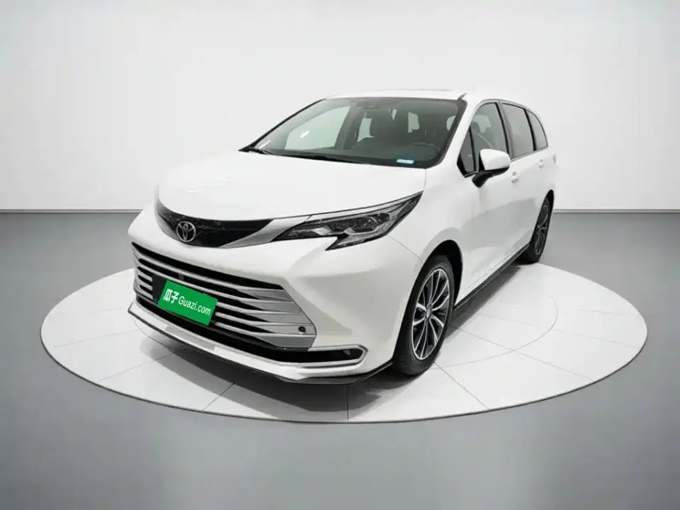 Toyota Sienna 2.5L Hybrid Platinum Edition 2024