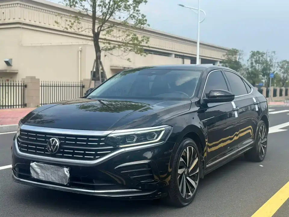 Volkswagen Passat 330TSI Luxury Edition 2022