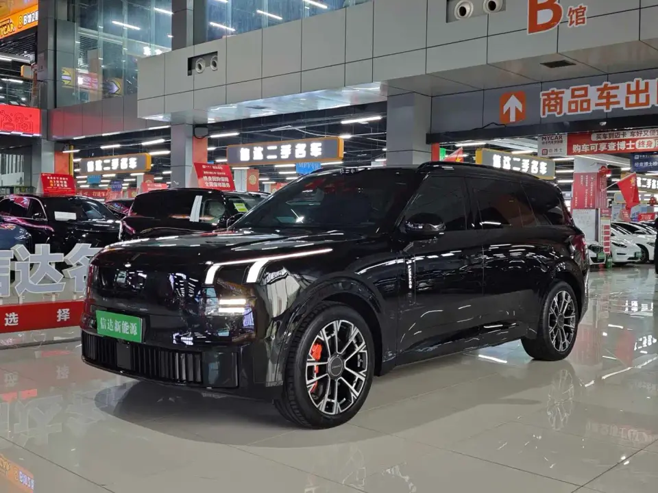 Lynk & Co 900 2.0T Ultra 2025