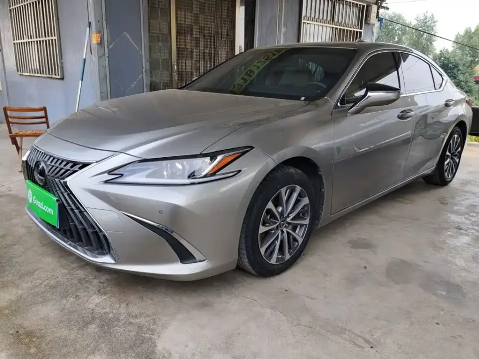 Lexus ES 200 Luxury Edition 2023