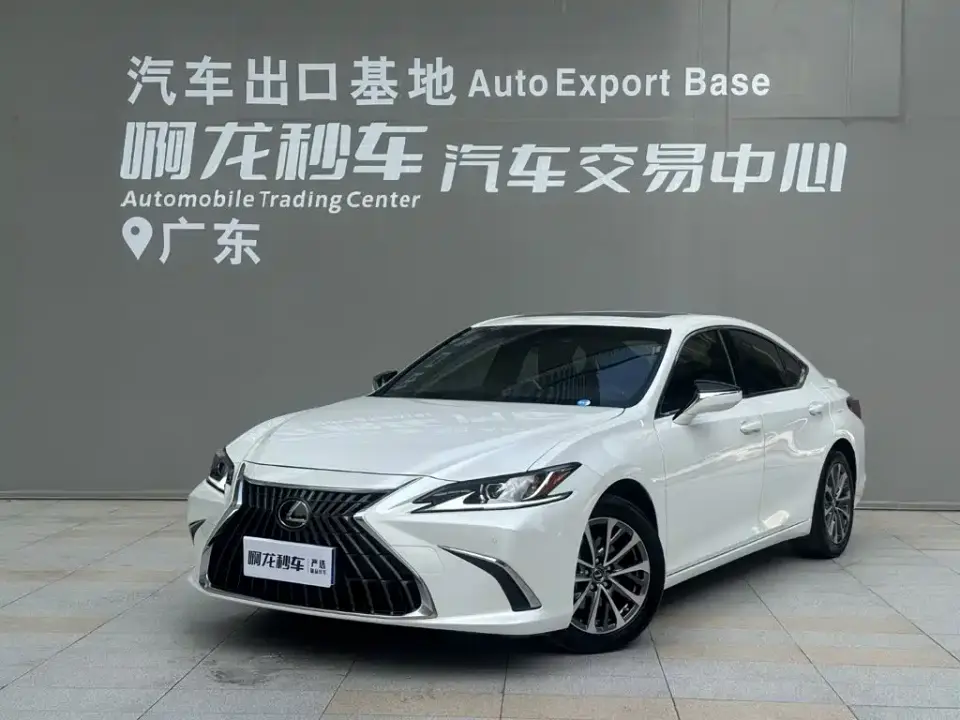 Lexus ES 300h Excellence Edition 2023