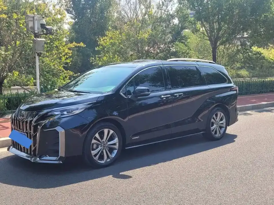Toyota Sienna 2.5L Hybrid Premium Edition 2023