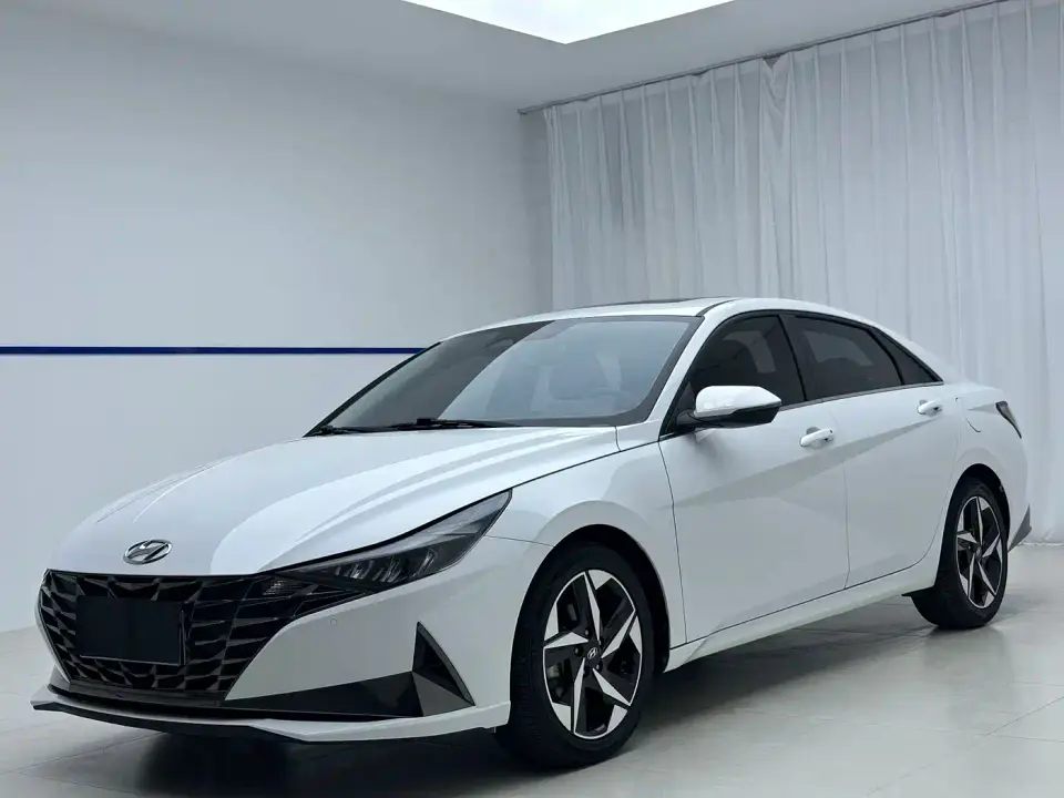 Hyundai Elantra 1.5L CVT LUX Premium Edition 2023