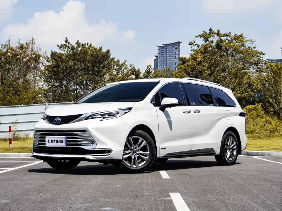 Toyota Sienna 2.5L Hybrid Platinum Edition 2022