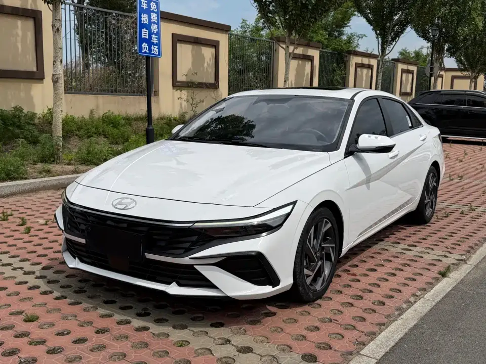 Hyundai Elantra Model 1.5L CVT LUX Premium Edition 2023