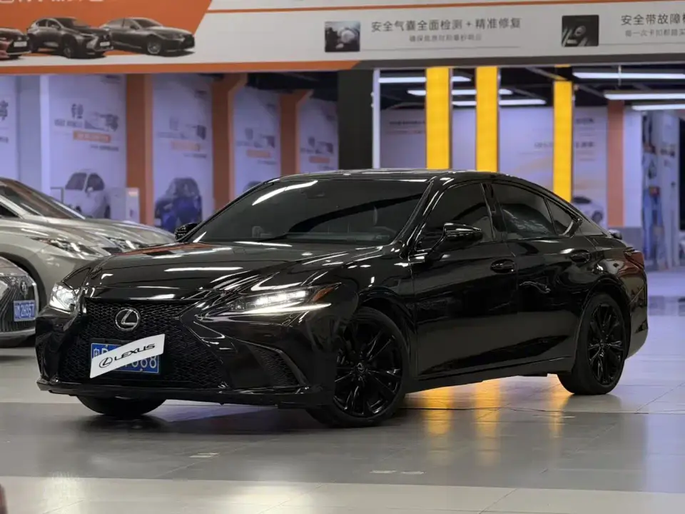 Lexus ES 300h F SPORT 2024