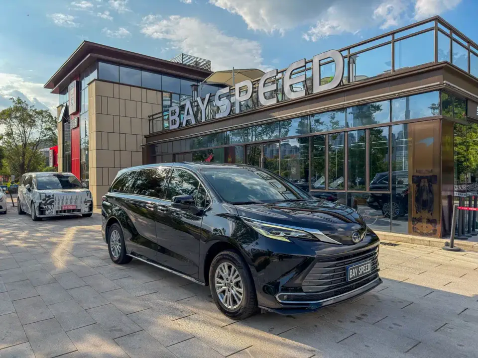 Toyota Sienna 2.5L Hybrid Luxury Edition 2022