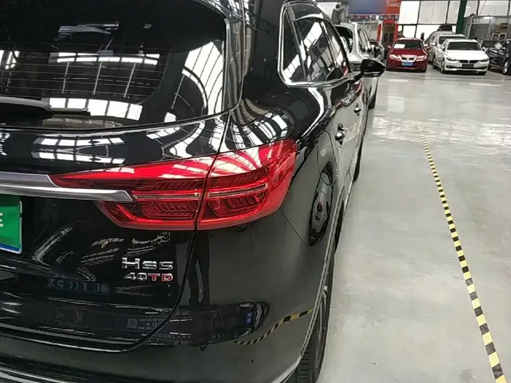 Hongqi HS5 Facelift 2.0T Smart Flag Enjoyment Edition 2022 — фото 8