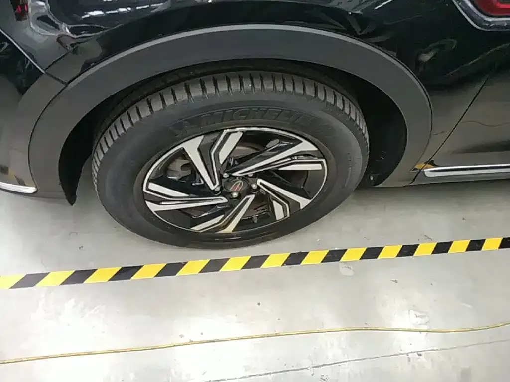Hongqi HS5 Facelift 2.0T Smart Flag Enjoyment Edition 2022 — фото 23