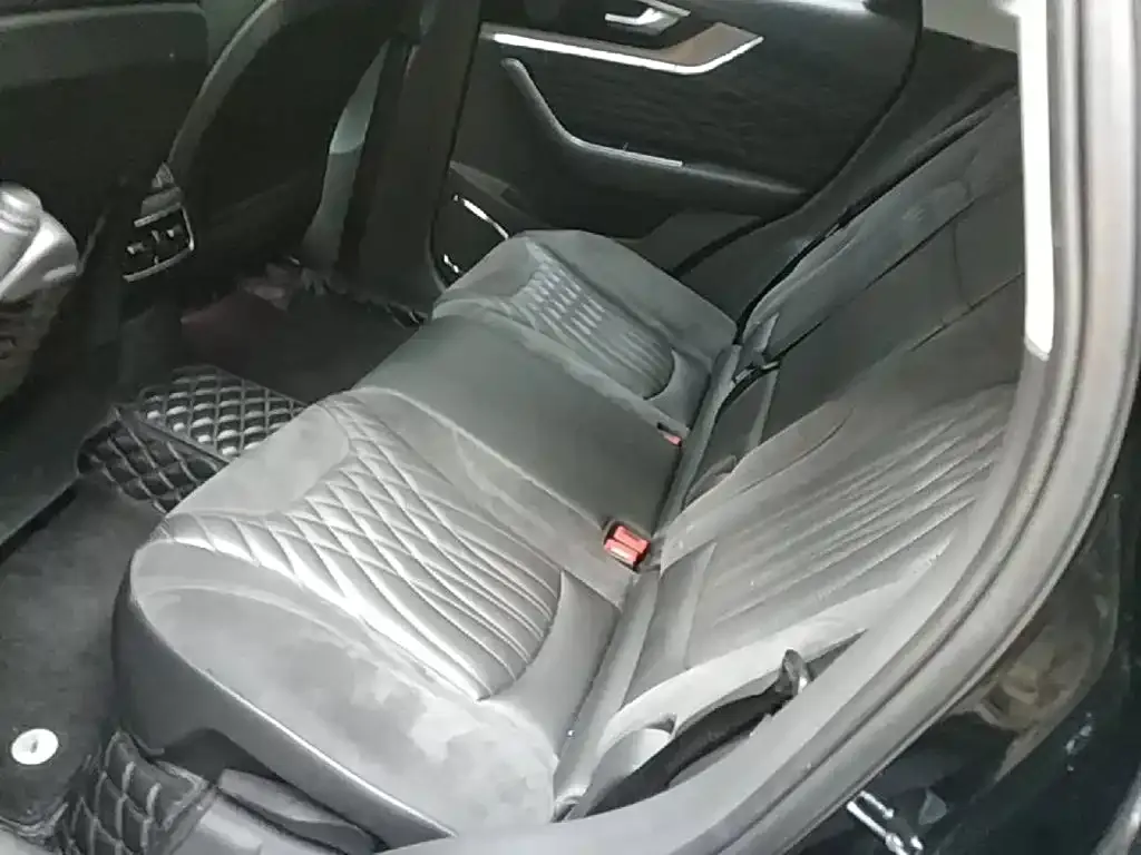 Hongqi HS5 Facelift 2.0T Smart Flag Enjoyment Edition 2022 — фото 17