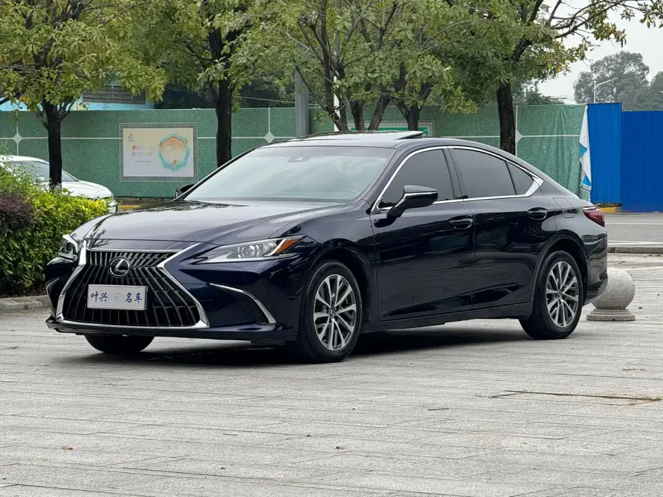 Lexus ES 200 Excellence Edition 2024
