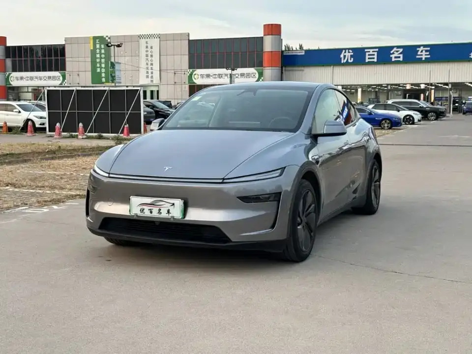 Tesla Model Y Rear-Wheel Drive 2025