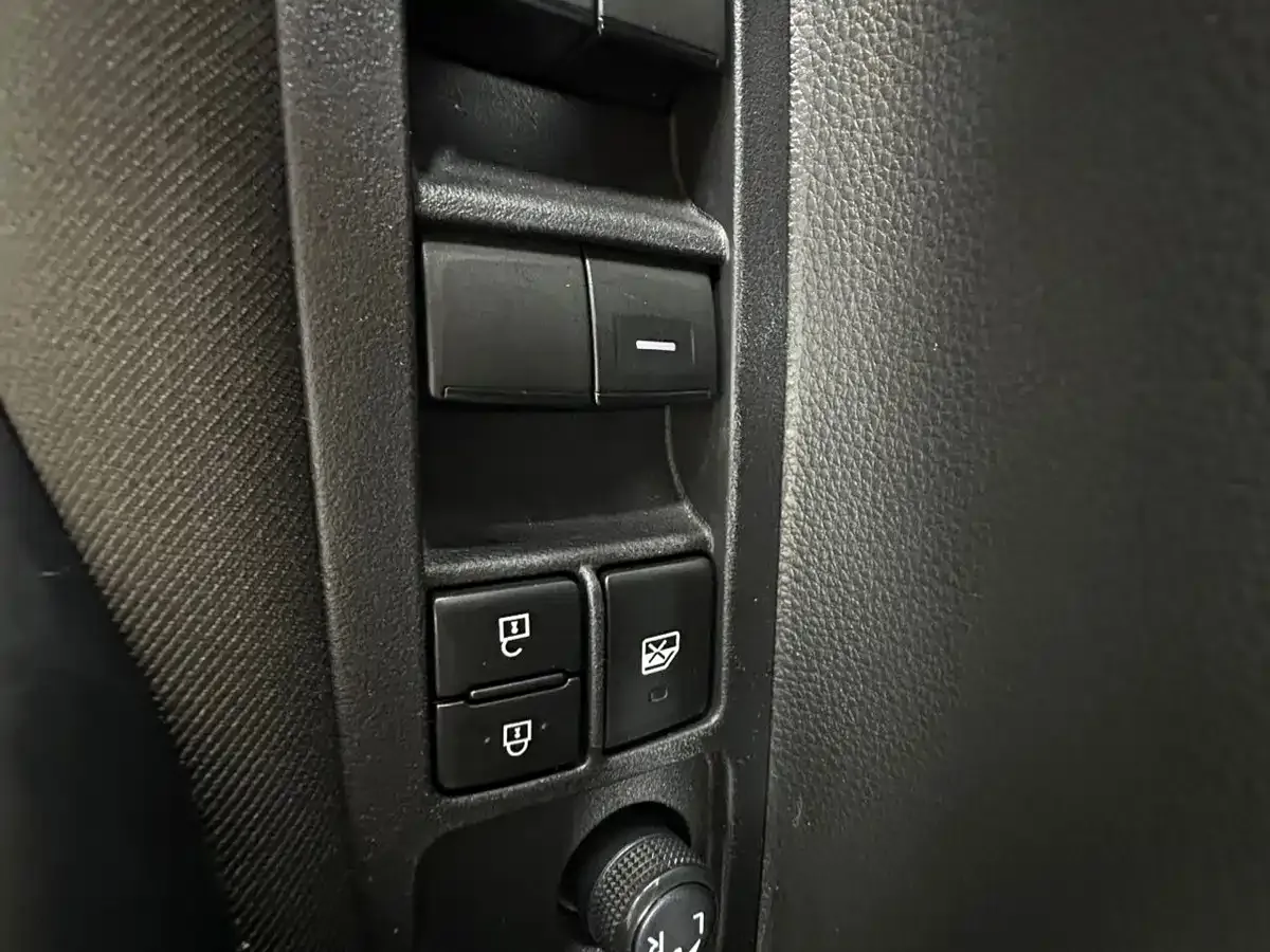 Toyota Levin TNGA 1.5L CVT Progressive 2023 — фото 7