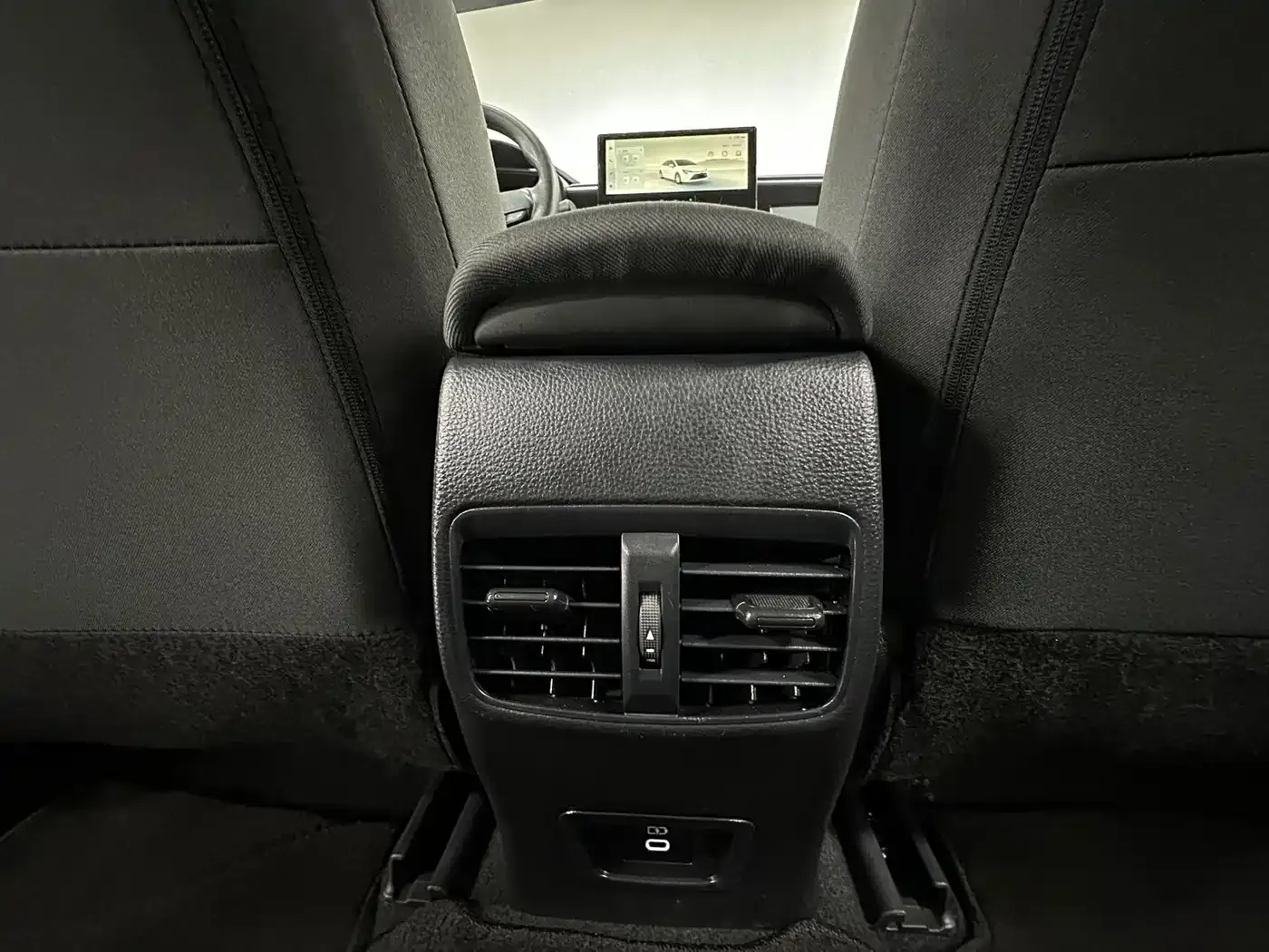 Toyota Levin TNGA 1.5L CVT Progressive 2023 — фото 16