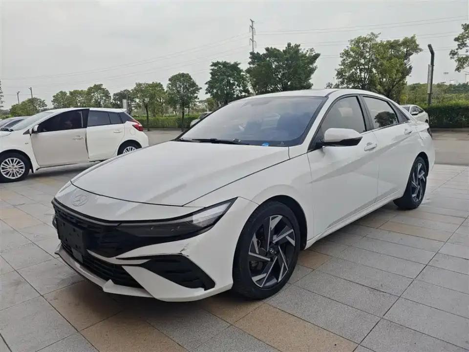 Hyundai Elantra Model 1.5L CVT LUX Premium Edition 2024