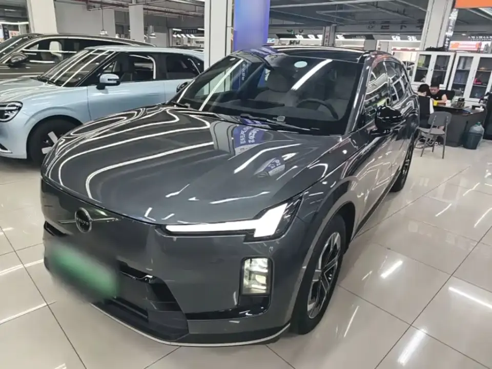 Volvo XC70 Plug-in Hybrid Standard 2025