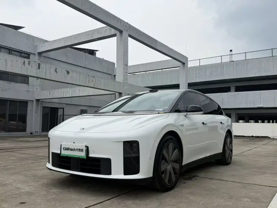 Li Auto i6 4WD Base Model 2026