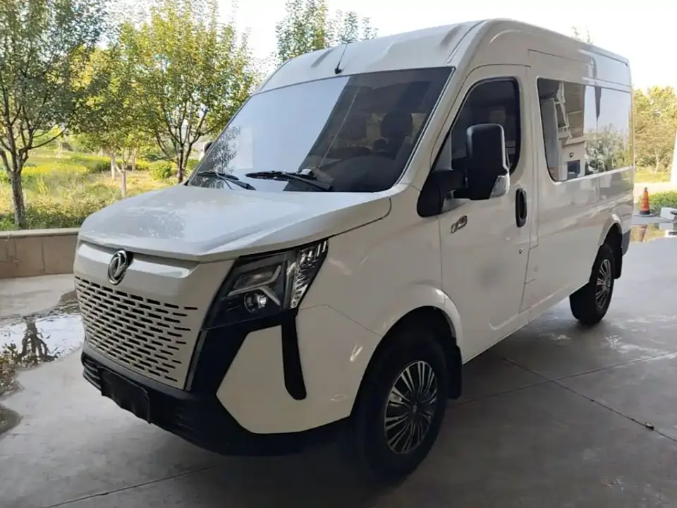 Dongfeng Yufeng Yufeng V9+ 2.0T Manual FWD Multi-purpose Short Wheelbase Medium Roof 5/6 Seater 2024