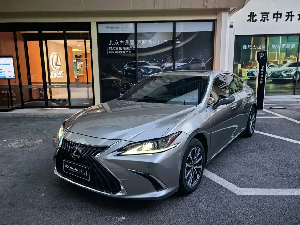 Lexus ES 300h Excellence Edition 2024