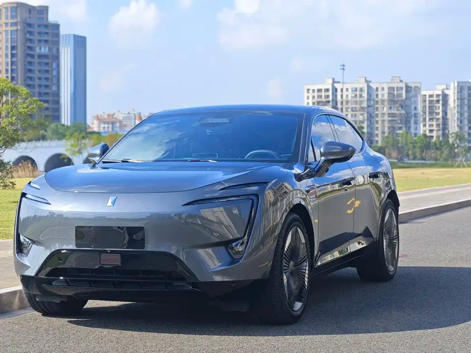 Avatr 11 Extended Range Single Motor 4-Seater 2023