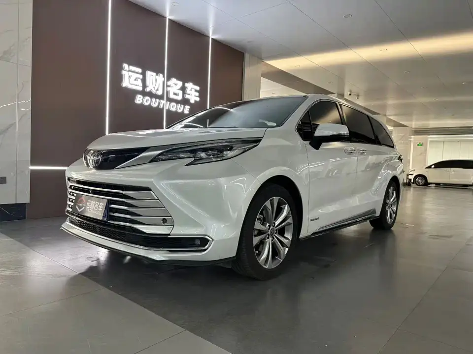 Toyota Sienna 2.5L Hybrid Platinum Edition 2023