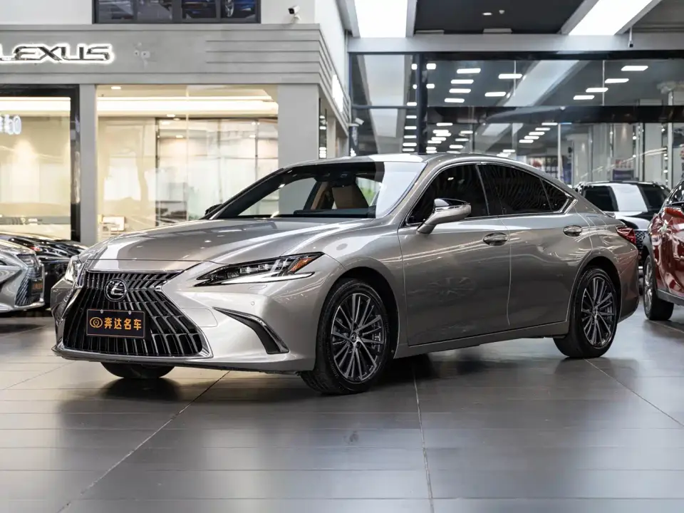 Lexus ES 300h Ultimate Edition 2024