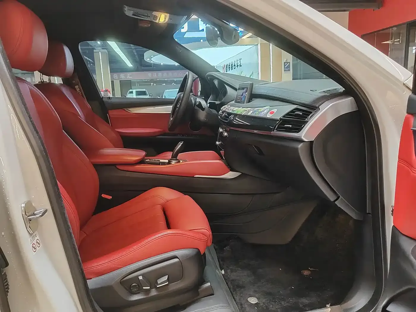 BMW X6 xDrive28i M Sport Package 2019 — фото 14
